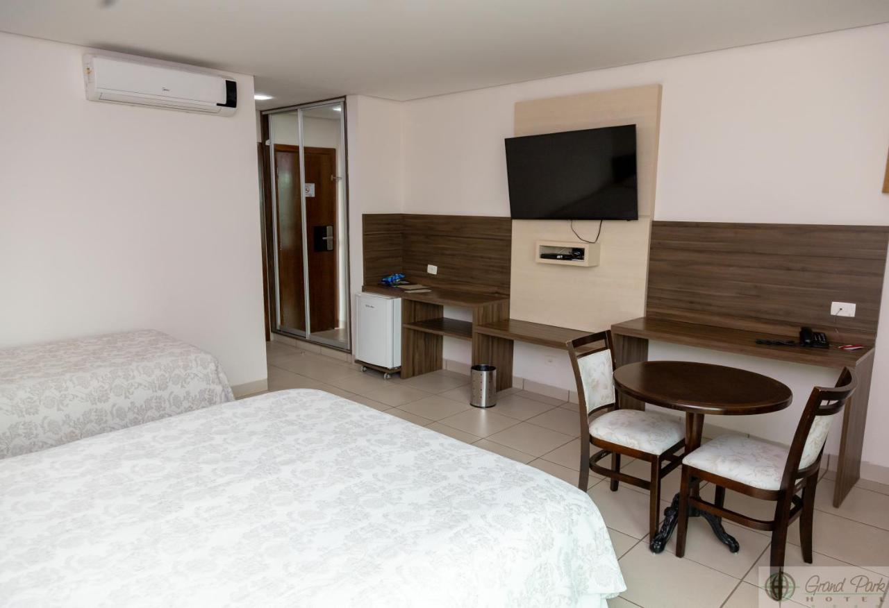 Hotel Grand Park Кампу-Гранди Экстерьер фото