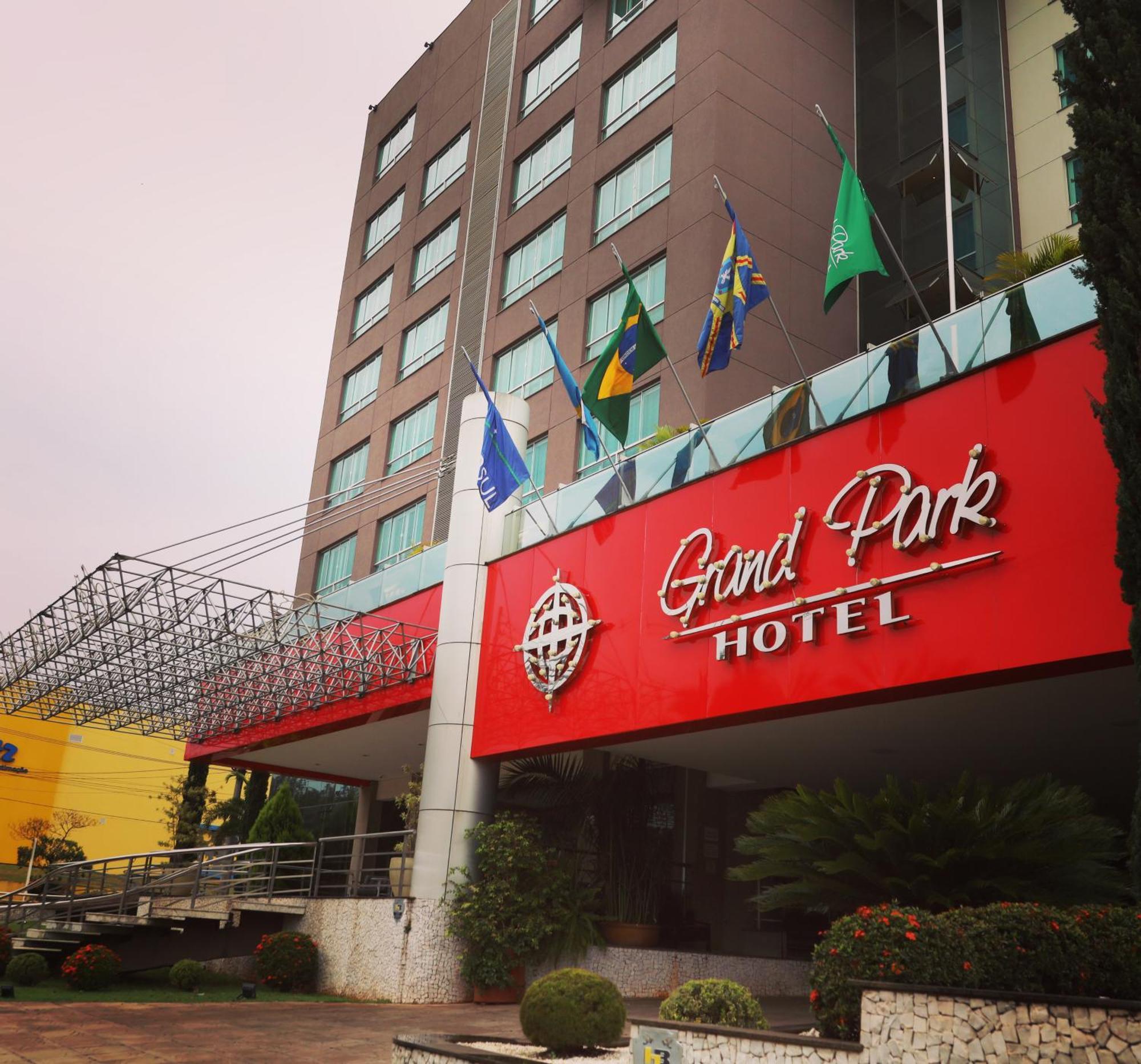 Hotel Grand Park Кампу-Гранди Экстерьер фото